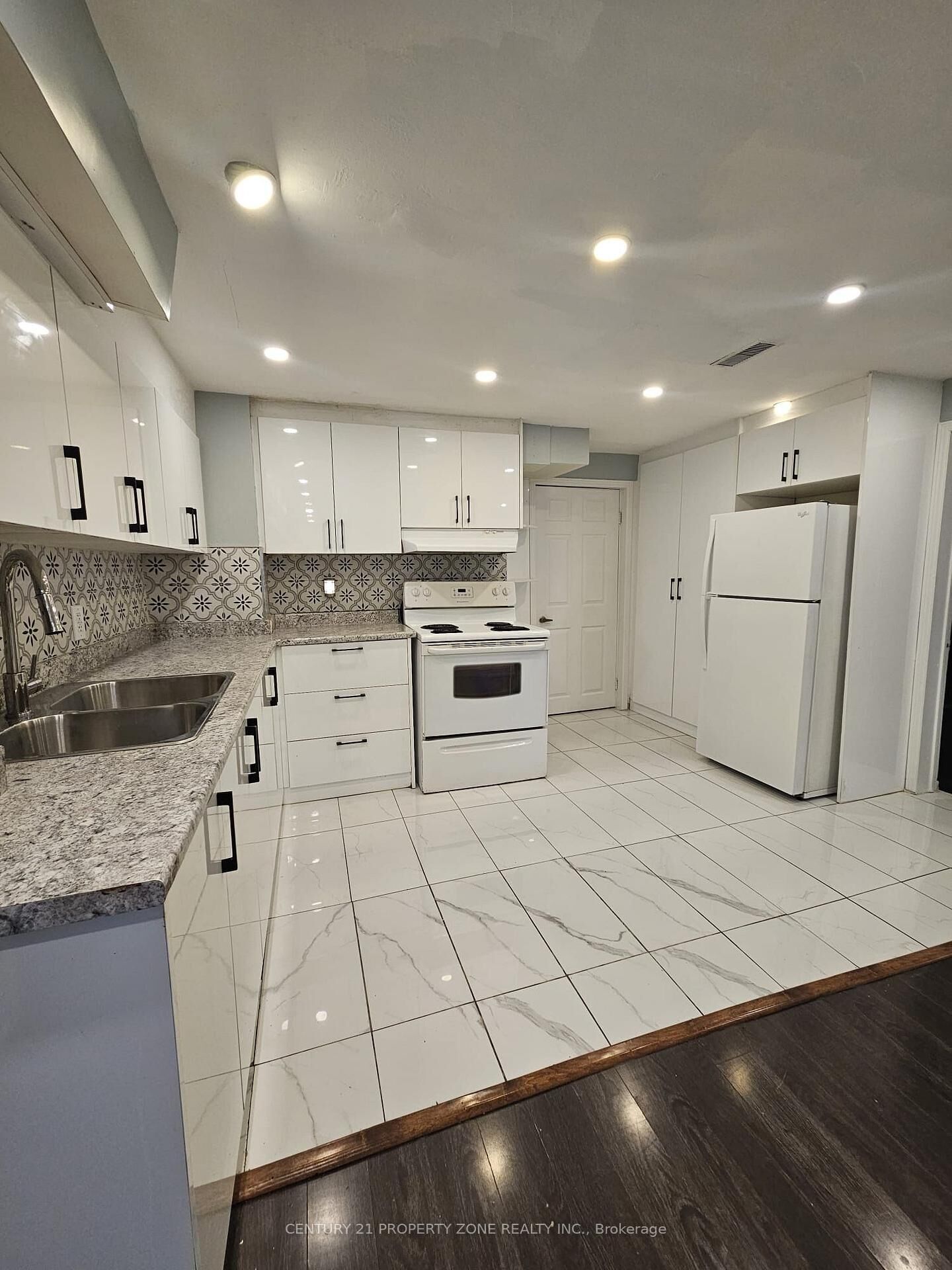 Property Photo: 4473 Marshdale Court ON L5M 4G2