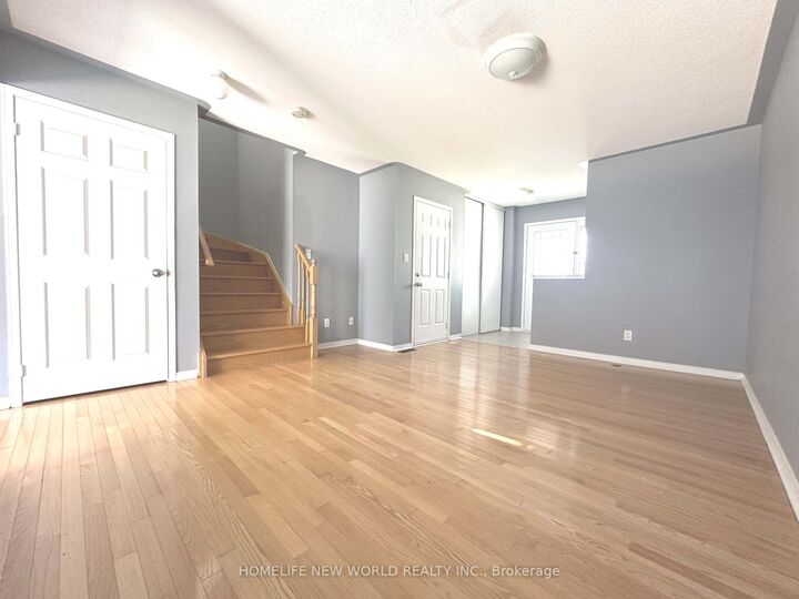 Property Photo:  7 Ulson Drive S  ON L4E 4V6 
