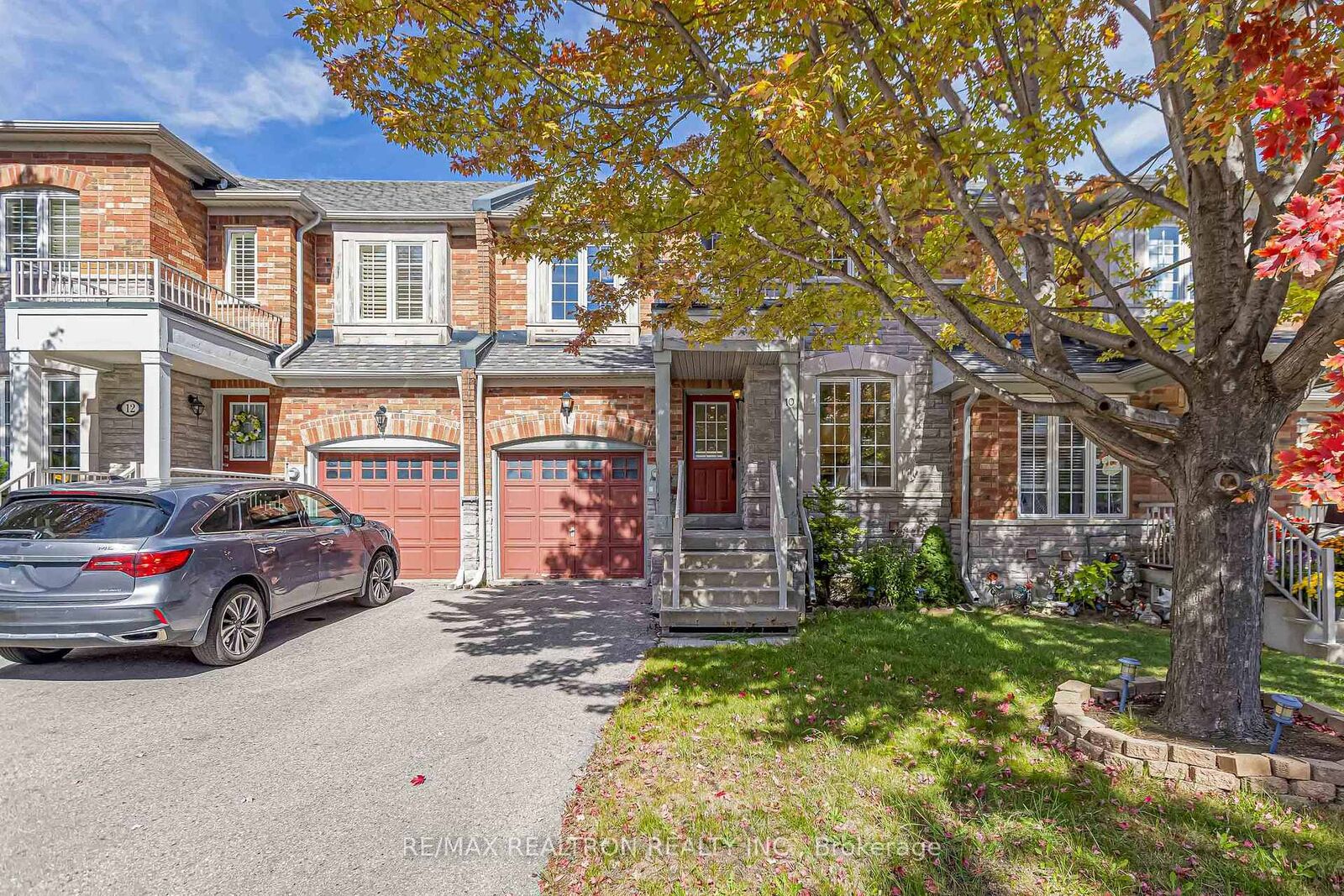 Property Photo: 10 Macgregor Avenue ON L4B 4S8