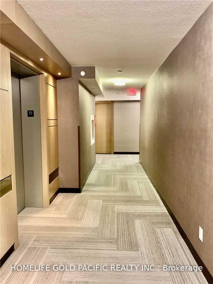 Property Photo: 18 Uptown Drive 720 ON L3R 5M8