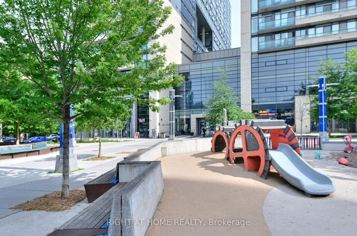 Property Photo: 36 Lisgar Street 1511W ON M6J 0C7