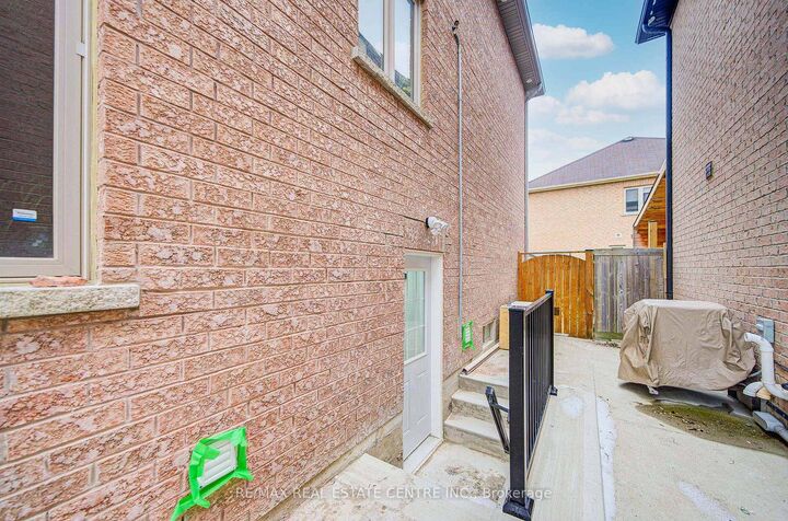 Property Photo:  23 Gamson Crescent Bsmt  ON L6R 0V7 