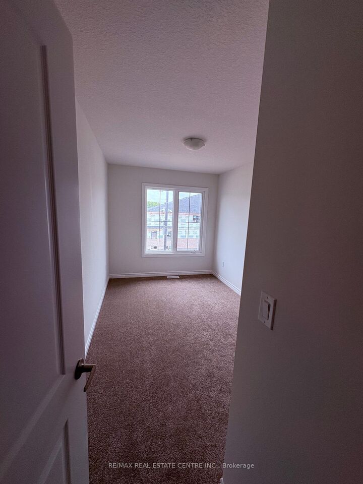 Property Photo:  8 Elite Crescent  ON N3W 0L1 
