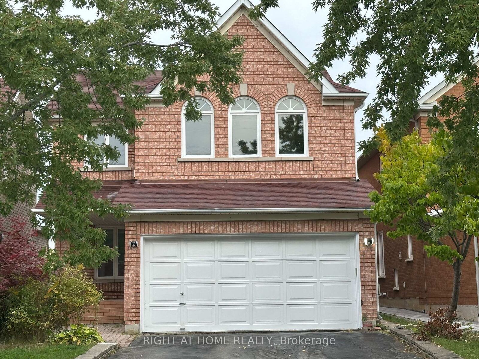 Property Photo: 186 Roxbury Street (Main) ON L3S 3T6