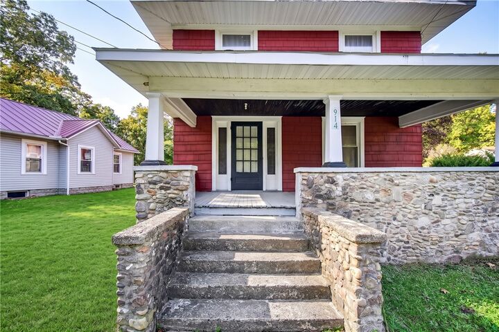 Property Photo:  914 Walnut St  PA 16343 