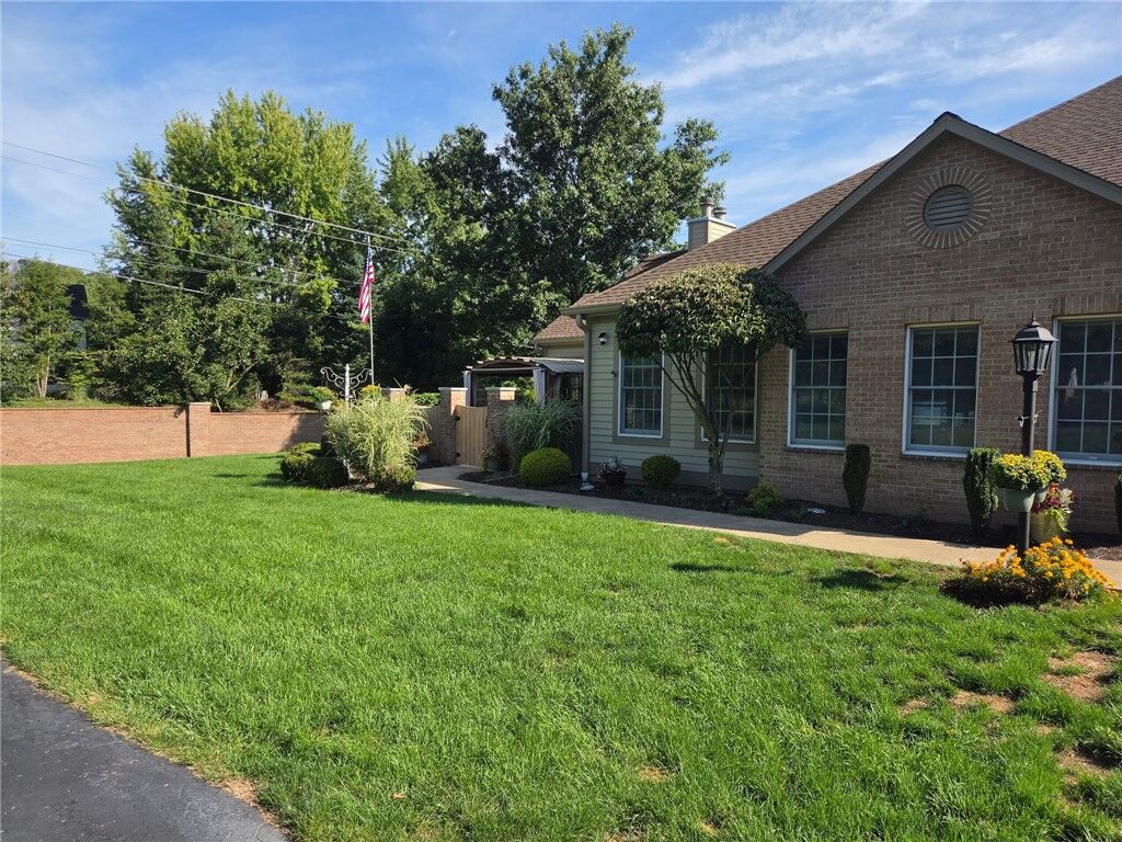 Property Photo: 118 Linden Ct. PA 16046