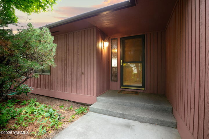 Property Photo:  5802 Englewood Ave  WA 98908 