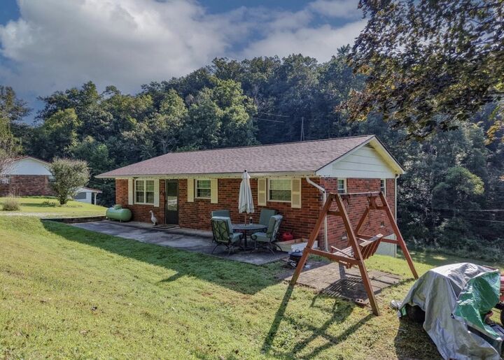 Property Photo:  490 Cribbs Hill  KY 41143 