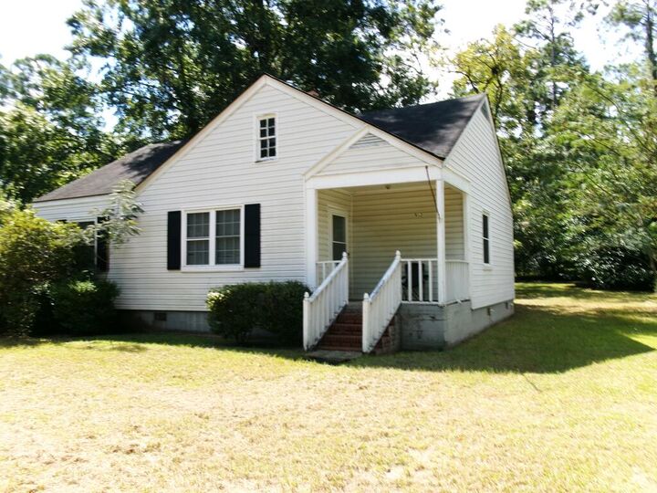 Property Photo: 912 Eleventh Ave GA 31701