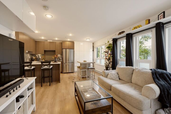 Property Photo:  125 Columbia Street Th7  BC V3L 0G8 