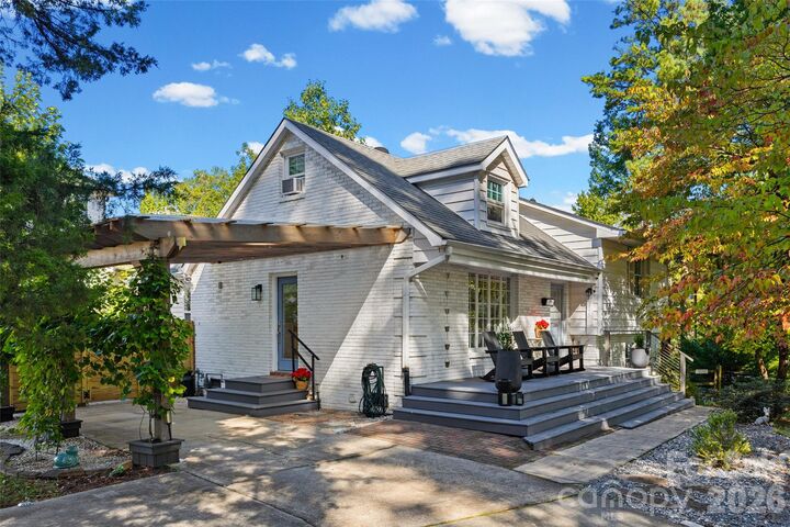 Property Photo:  5145 Murrayhill Drive  NC 28210 