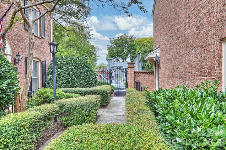 Property Photo:  500 N Poplar Street B  NC 28202 