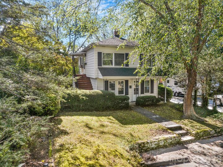 Property Photo: 8 Maple Crescent Street NC 28806
