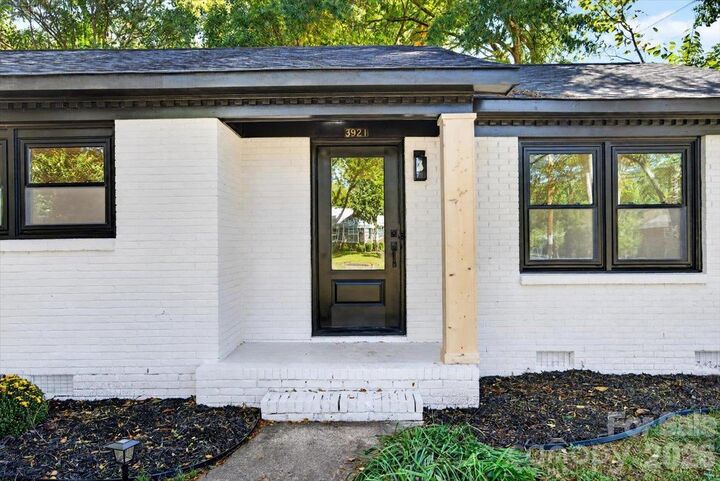Property Photo: 3921 Havenwood Road NC 28205