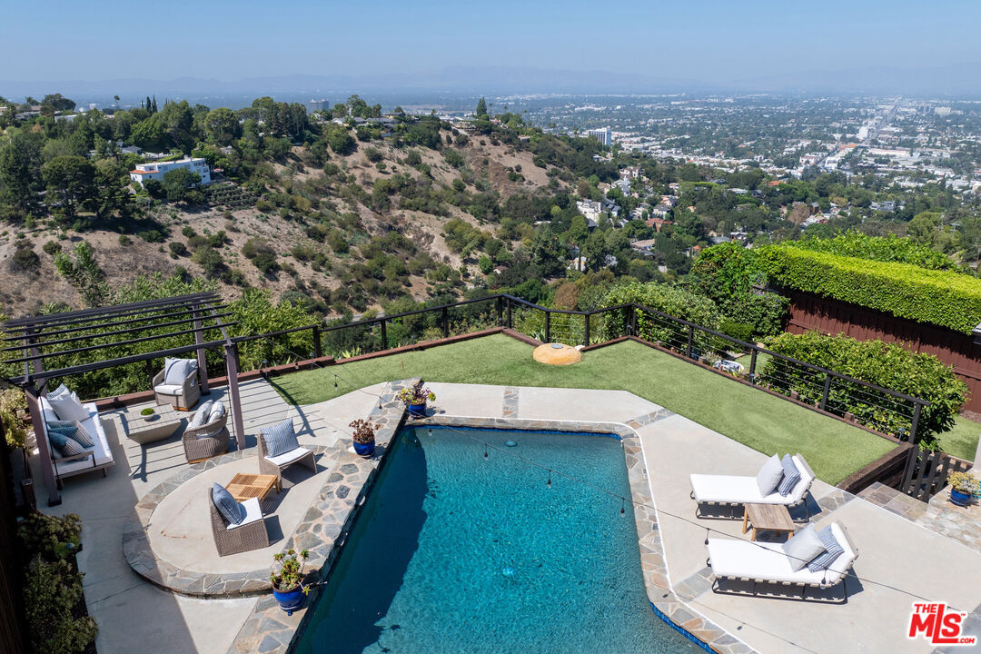 Property Photo: 3711 Beverly Ridge Dr CA 91423