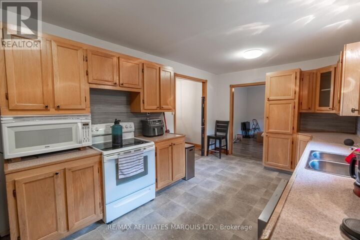 Property Photo:  60 Maple Street  ON K0C 1M0 