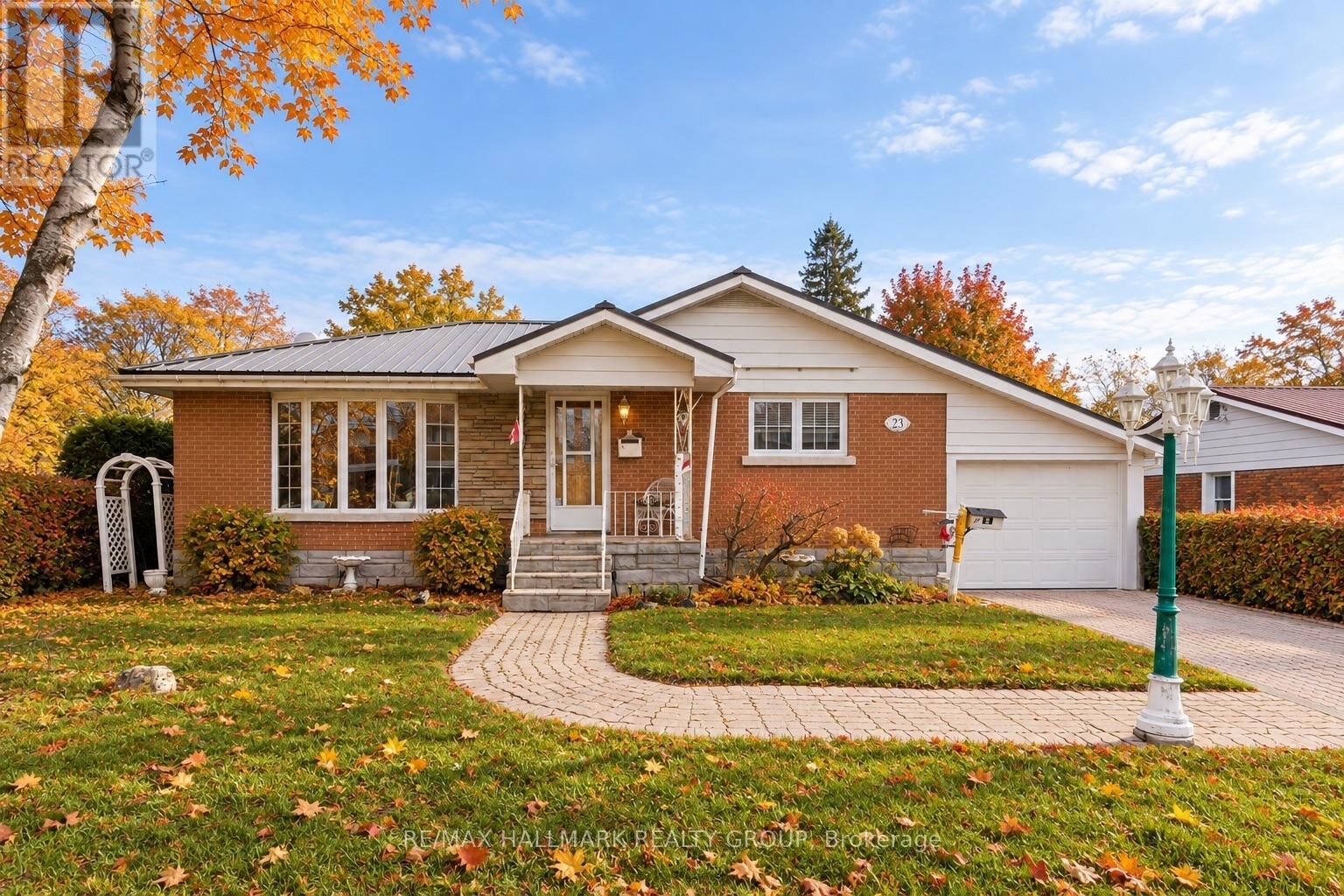 Property Photo:  23 Aldershot Avenue  ON K6V 2P7 