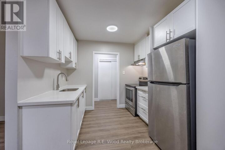 Property Photo:  98 Forest Street 102  ON N5H 1A7 