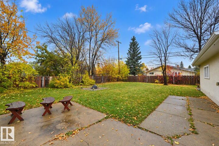 Property Photo:  5014 54 Avenue  AB T9E 5L5 