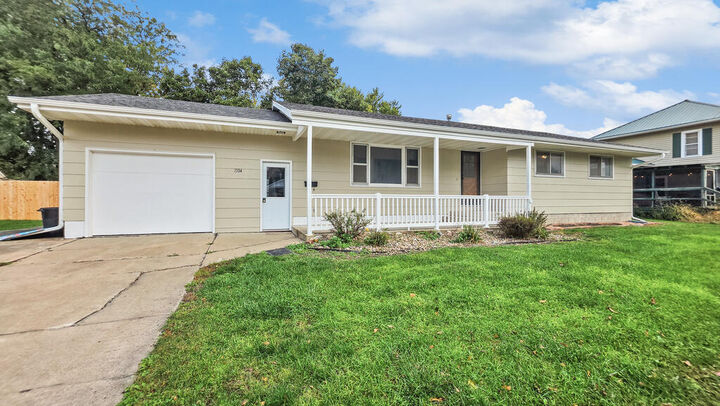 Property Photo:  1104 2nd Street  IA 50501 