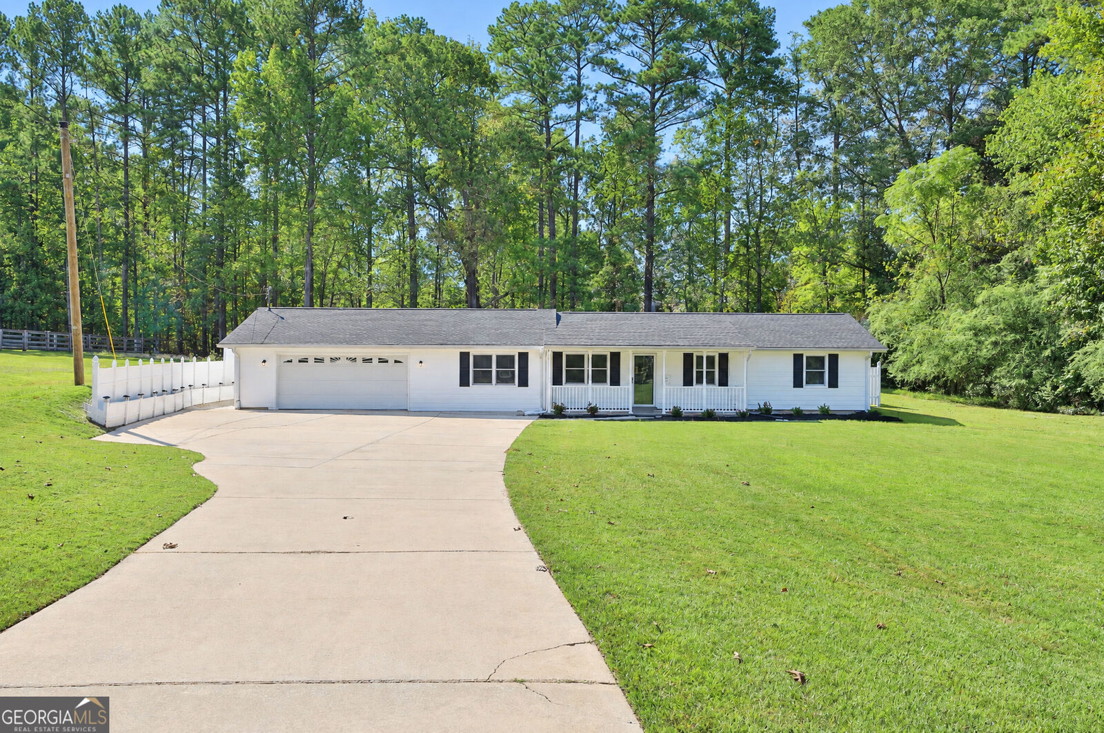 Property Photo: 220 E Crestwood Road GA 30290
