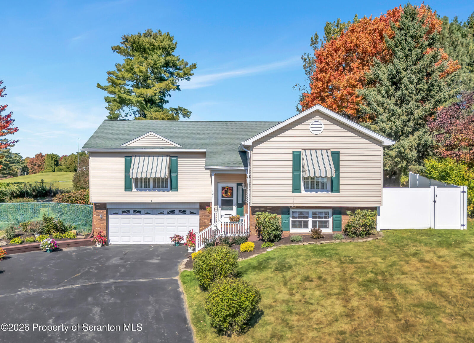 Property Photo: 124 Leland Drive PA 18411