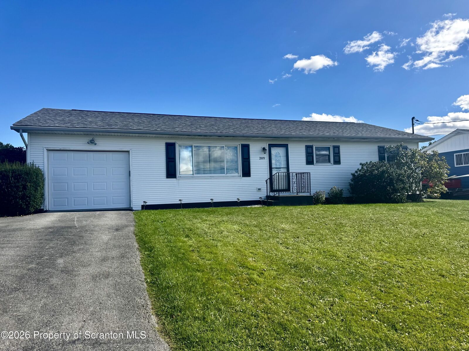 Property Photo:  209 Pleasant View Drive  PA 18407 