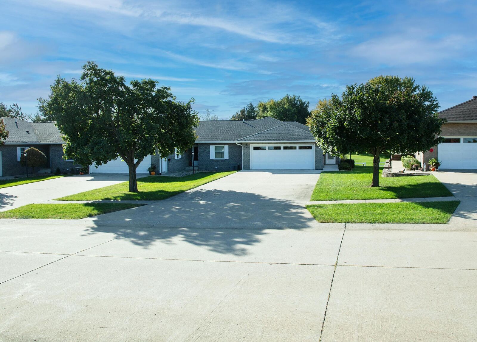 Property Photo: 211 Somerset Ct IA 50658