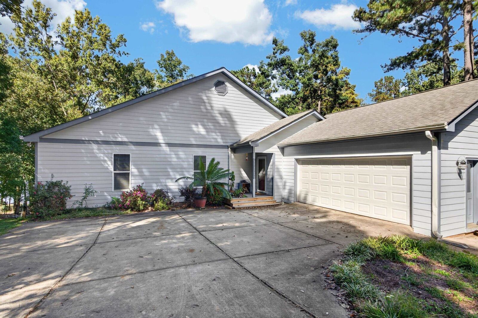 Property Photo: 265 E River Bend Drive GA 31024