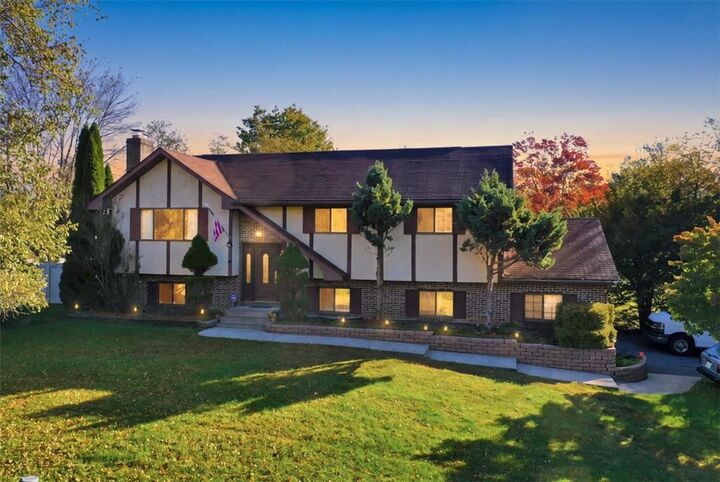 Property Photo:  1112 Scott Street  PA 18322 