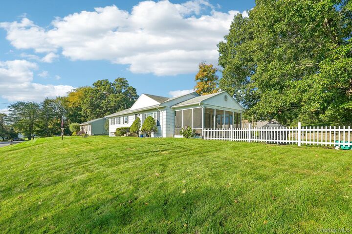 Property Photo:  40 Birchwood Drive  NY 12553 