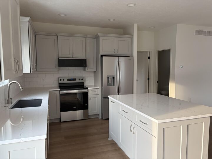 Property Photo: 810 Mockingbird Dr. NE 69101