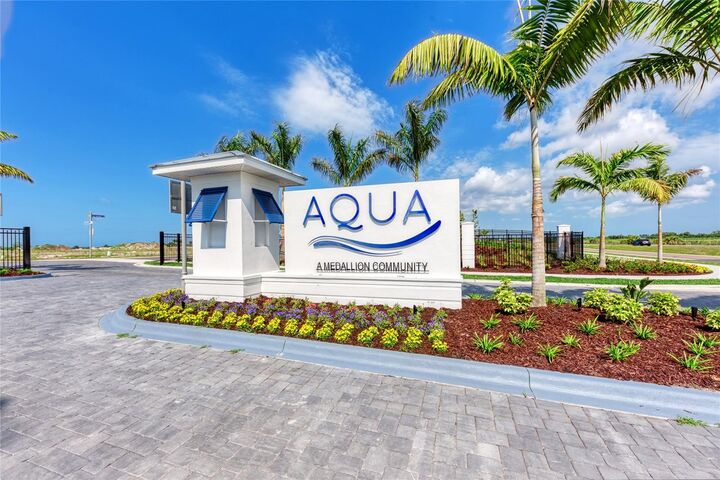 Property Photo:  5834 Shorebay Street  FL 34210 