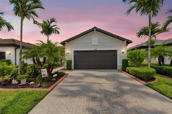 Property Photo:  2588 Daisy Drive  FL 34289 