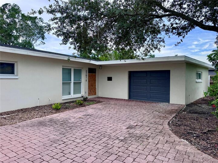 Property Photo: 3701 Shore Acres Boulevard NE FL 33703