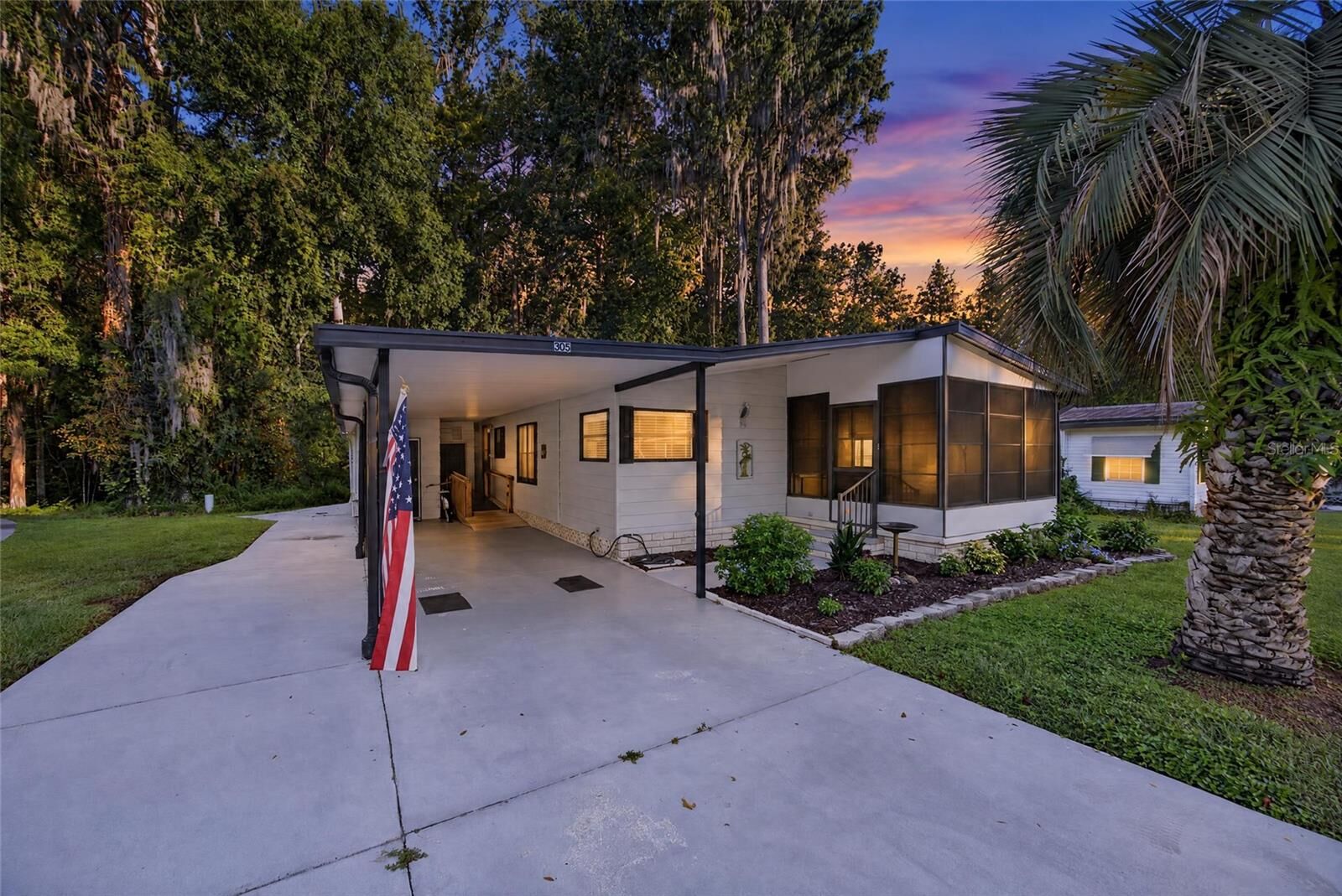 Property Photo:  305 S Timber Trail  FL 34785 