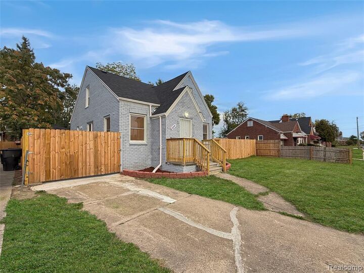 Property Photo:  4844 Manistique Street  MI 48215 2124 