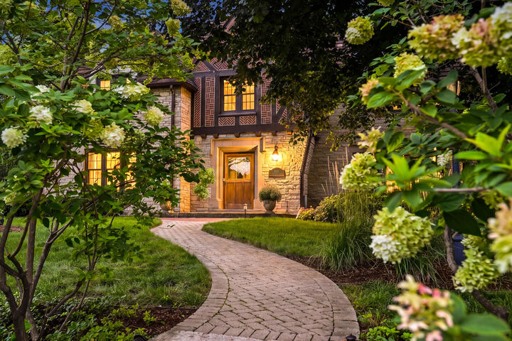 Property Photo: 660 Honey Creek Pkwy WI 53213