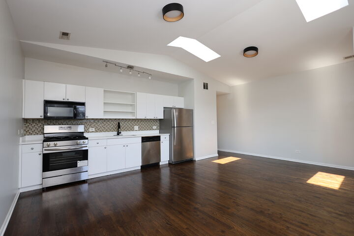 Property Photo:  519 S Maplewood Avenue 4S  IL 60612 