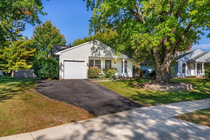 Property Photo: 417 Travelaire Avenue IL 60565