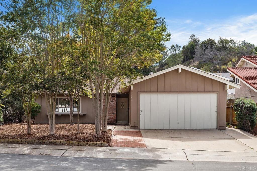 Property Photo: 4795 Robbins St CA 92122