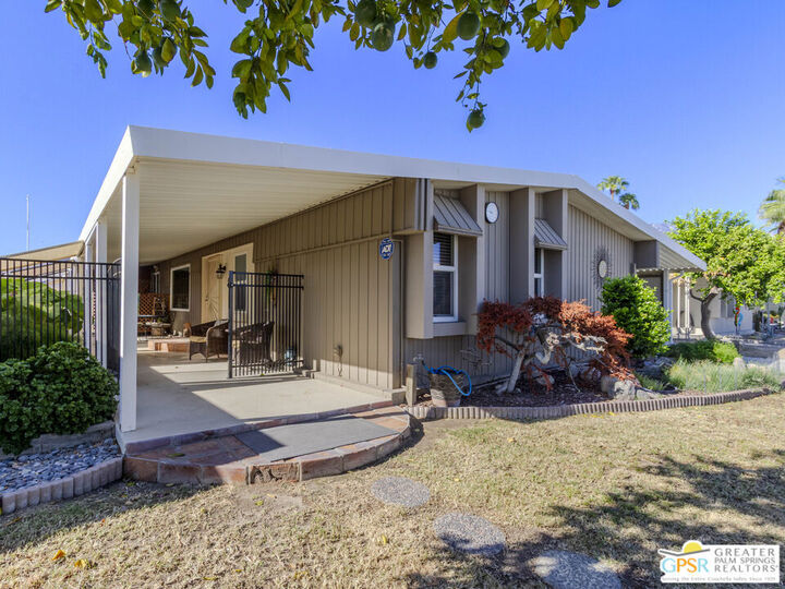 Property Photo: 160 Vista De Oeste CA 92264