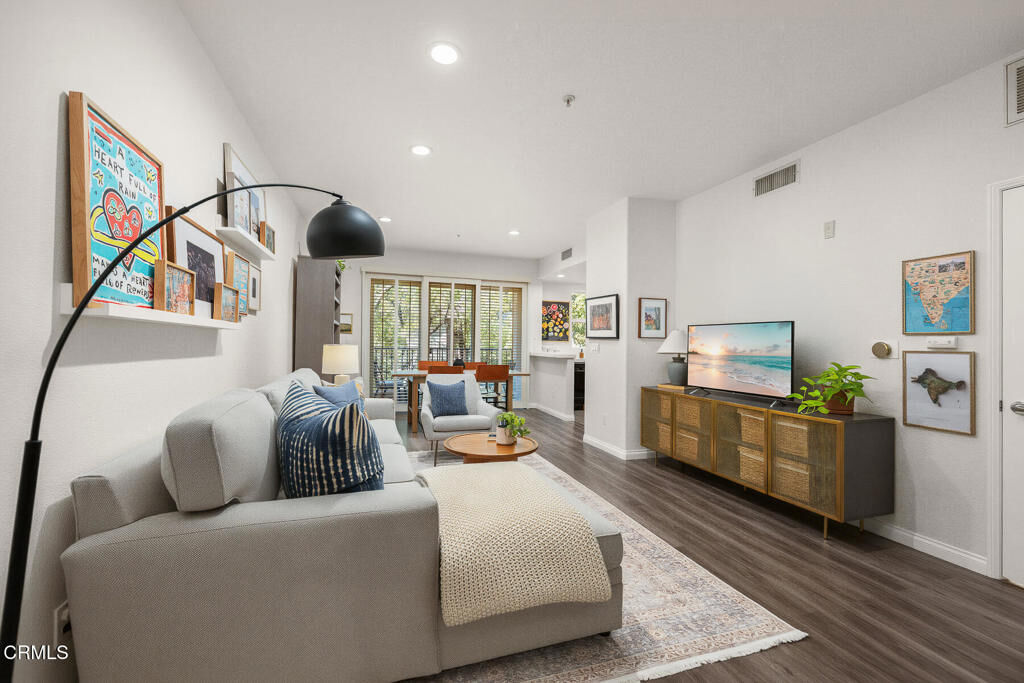 Property Photo: 286 N Madison 314 CA 91101