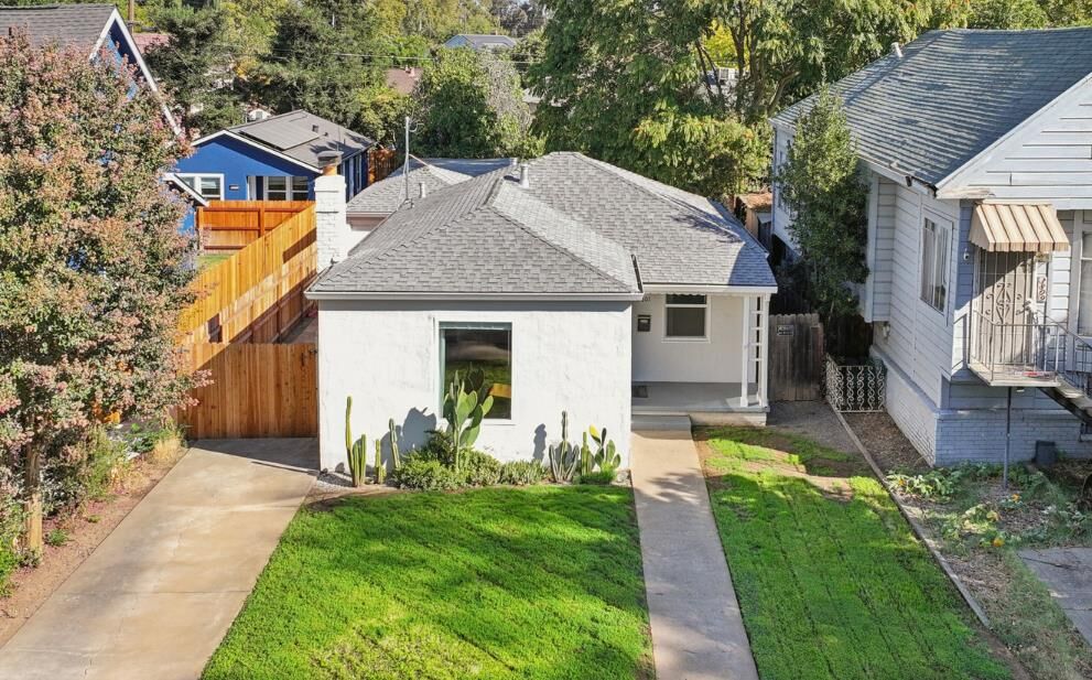 Property Photo:  3801 Y Street  CA 95817 