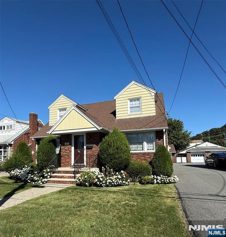 Property Photo:  89 Strong Street  NJ 07057 
