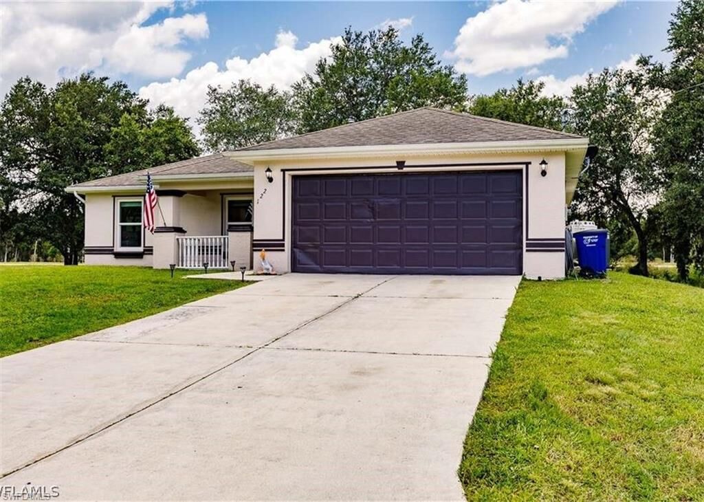 Property Photo:  122 Teakwood Dr  FL 33974 