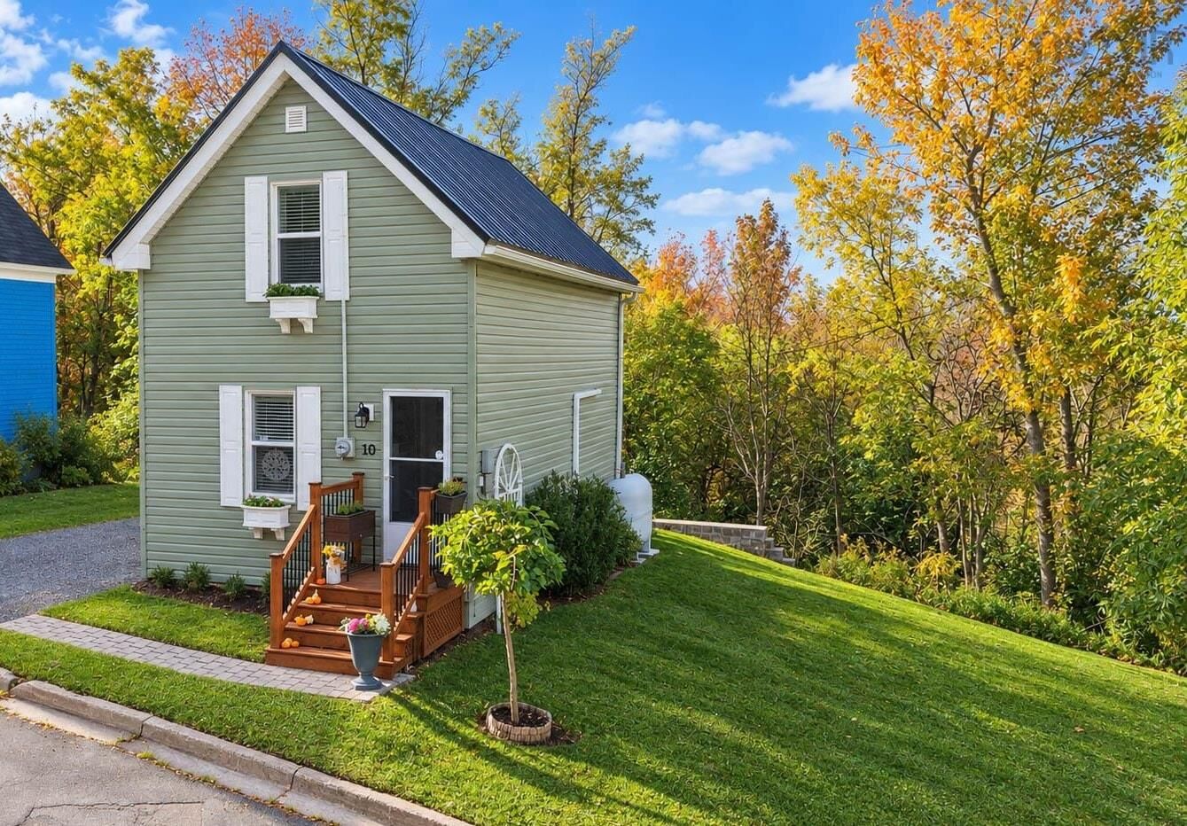 Property Photo:  10 Oak Street  NS B0K 1X0 
