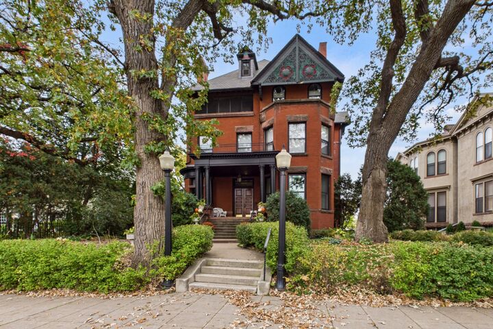 Property Photo:  302 Summit Avenue 4  MN 55102 