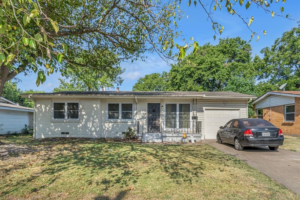 Property Photo: 9621 Rustown Drive TX 75228