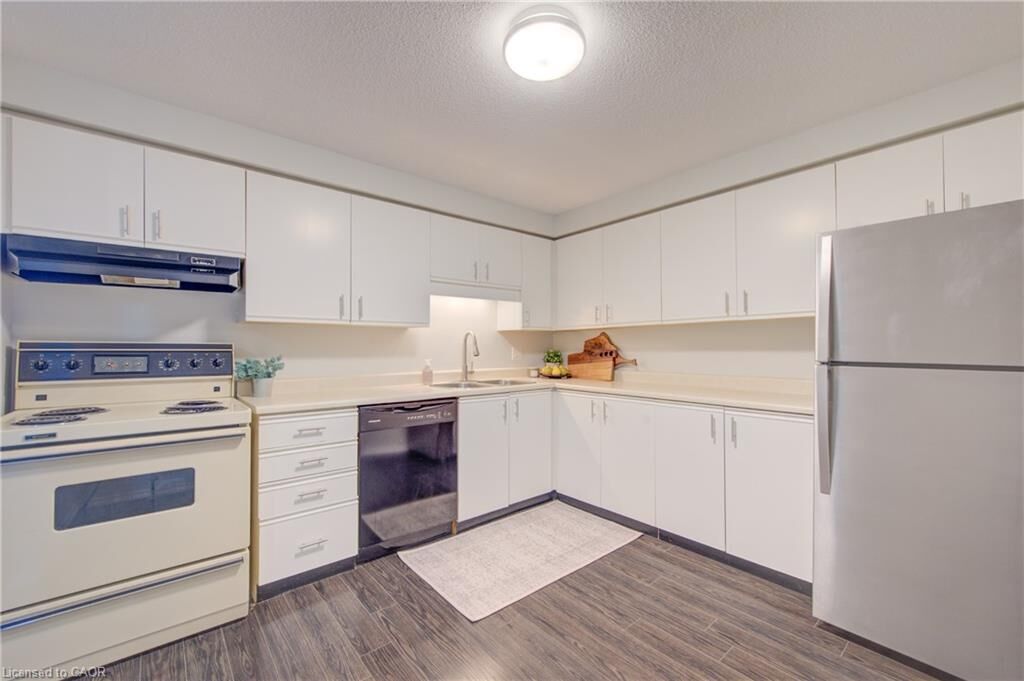 Property Photo:  55 Green Valley Drive 608  ON N2P 1Z6 